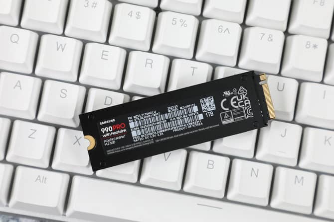 三星990 PRO散热片版固态硬盘怎么样 PRO散热片版PCIe 4.0固态硬盘评测(三星990pro散热片版能装笔记本吗)  第4张