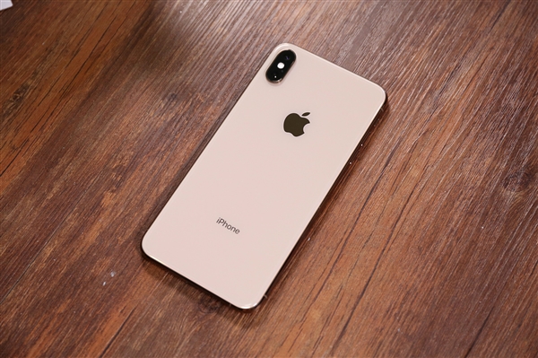 iPhone 15全系价格大崩 完全不用抢：苹果被迫给中国商家优惠 不然不好卖  第1张