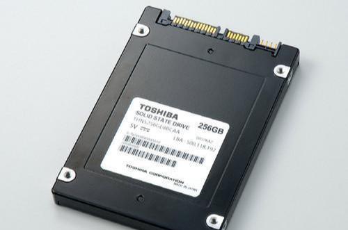 SSD硬盘：新时代存储利器，究竟能否挑战传统内存？  第1张