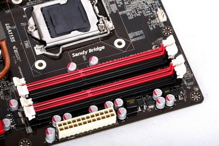 DDR4内存兼容性解析：如何确保主板型号匹配  第3张