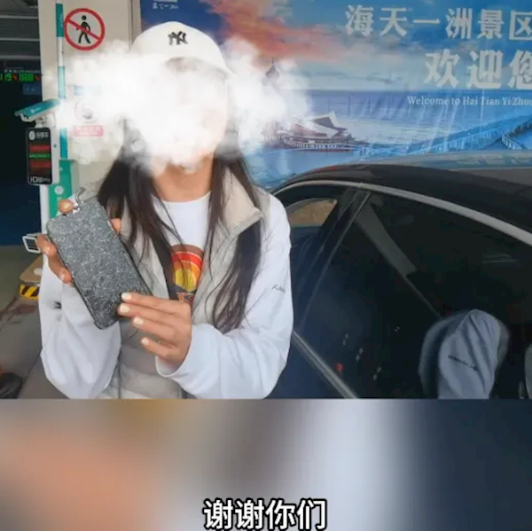 女子把手机遗忘车顶掉落高速 找到时已面目全非