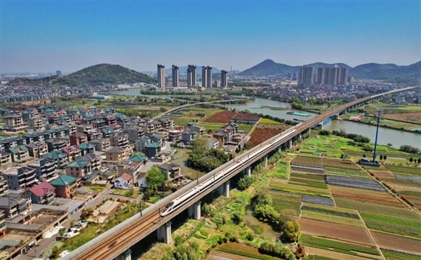 黄金旅游线路！池黄高铁今日开通运营：串联黄鹤楼、西湖、黄山等景区  第2张