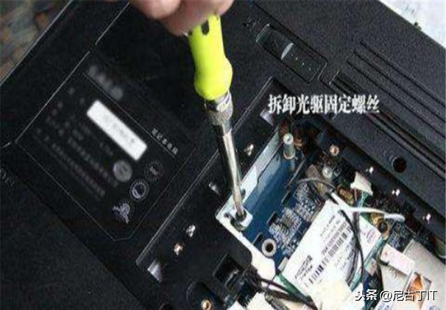 内存插槽大揭秘：新手如何正确安装ddr3内存？  第3张