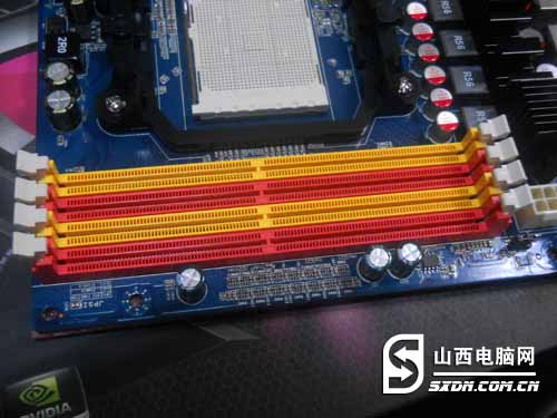 三步教你正确安装DDR4内存，提升电脑性能轻松搞定